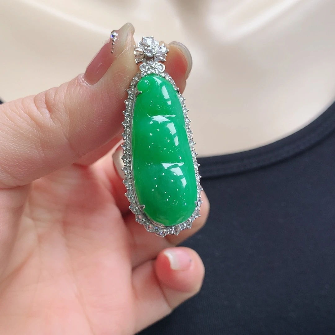 翡翠颈饰18K金镶嵌福豆