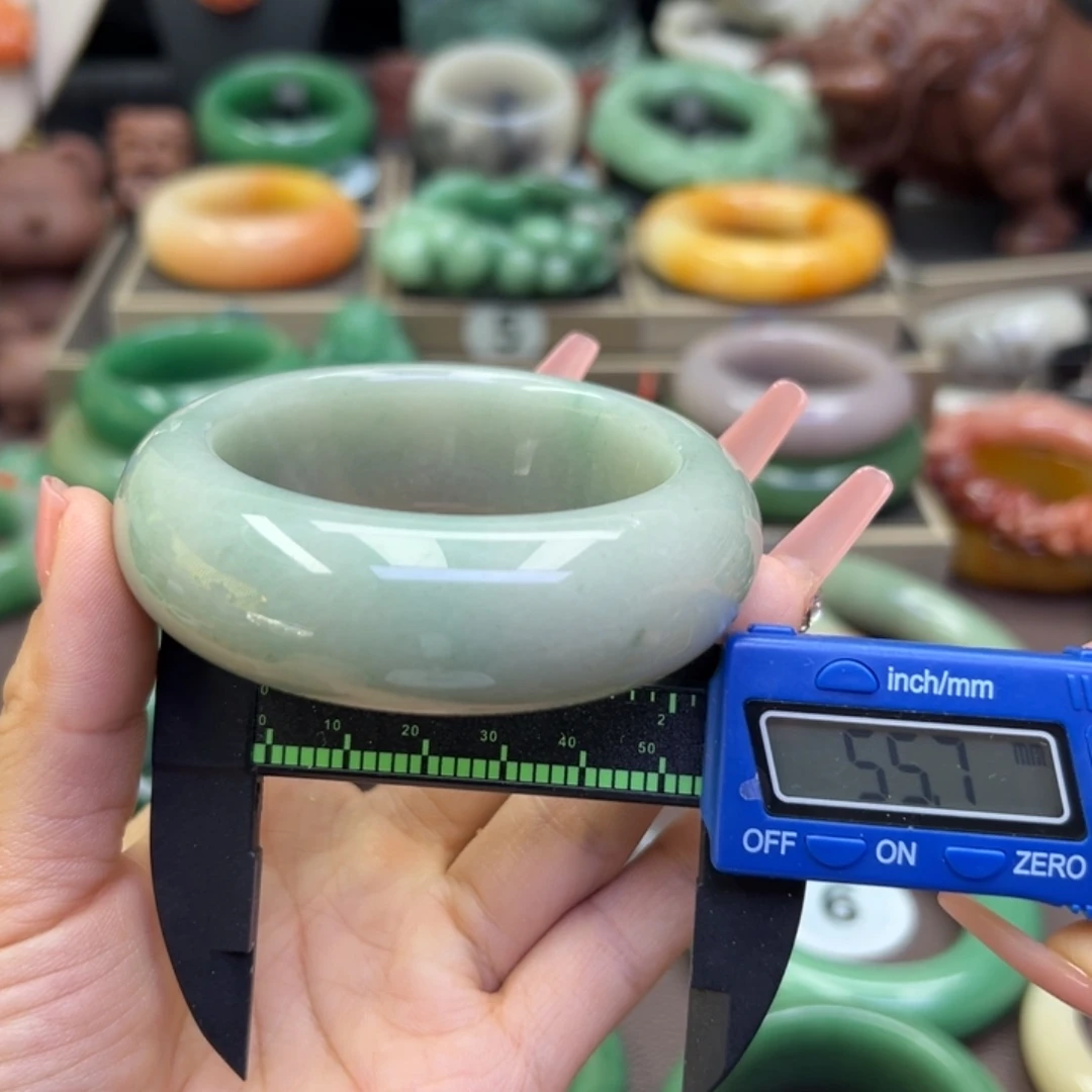 未镶嵌手镯石英岩玉