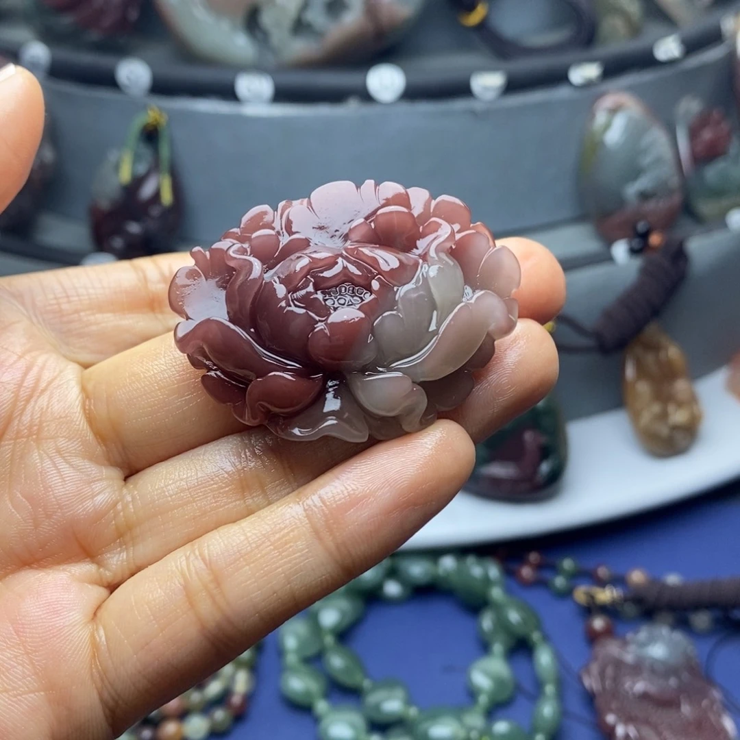 齐***芳玛瑙/玉髓未镶嵌吊坠(不含链)