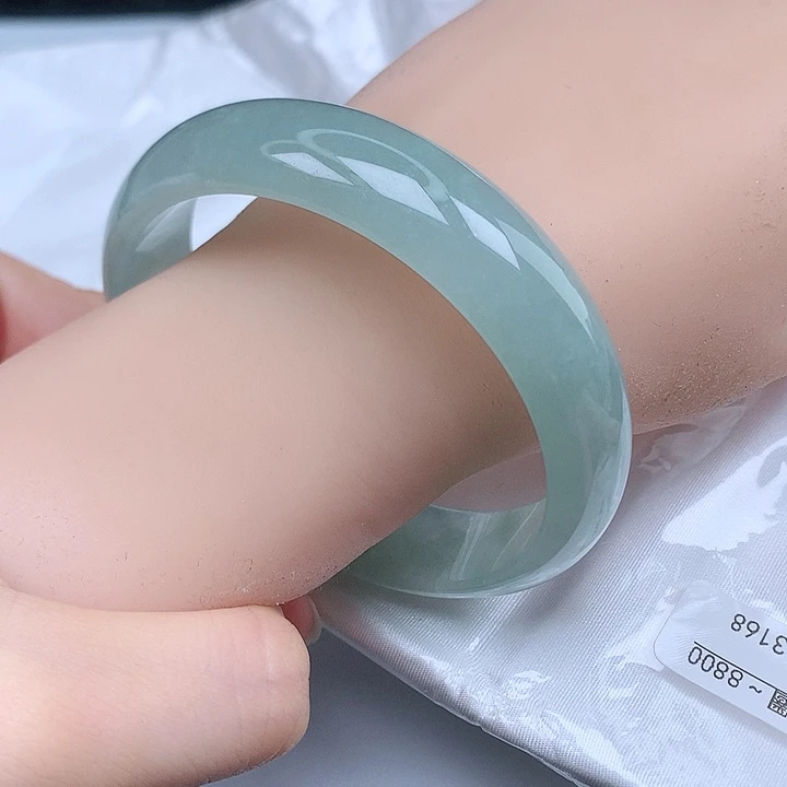 翡翠手镯未镶嵌天然