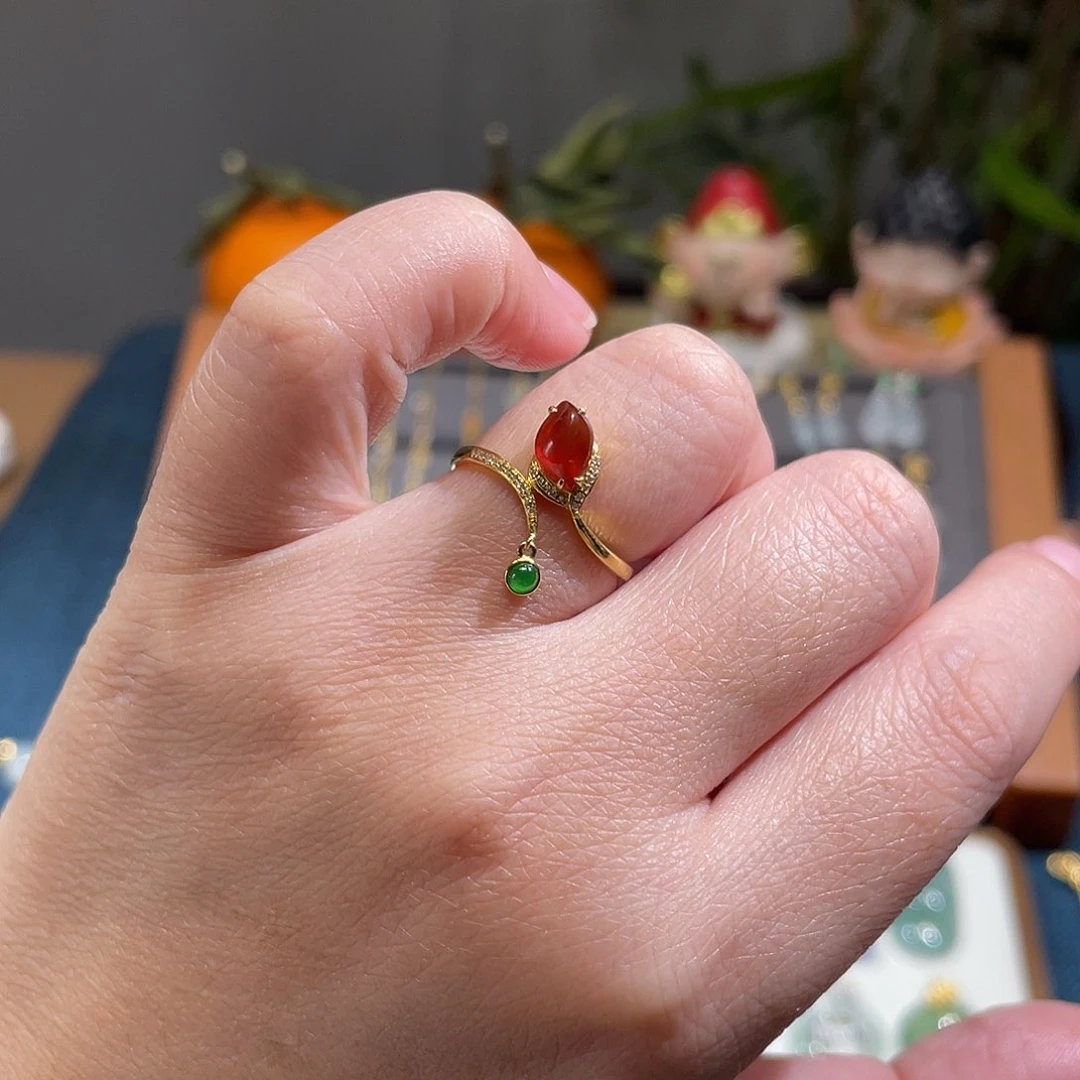 翡翠戒指18K金镶嵌红翡随形