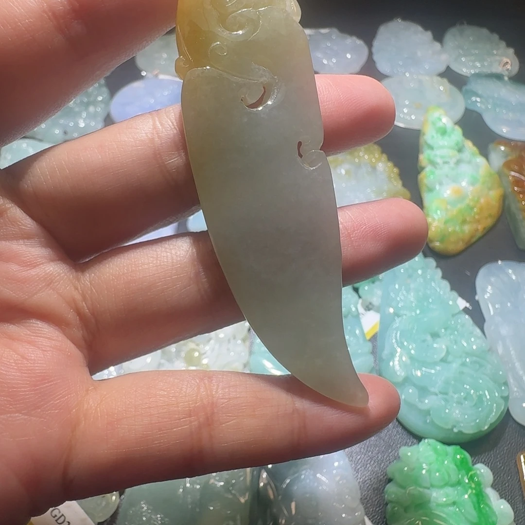 翡翠未镶嵌颈饰吊坠