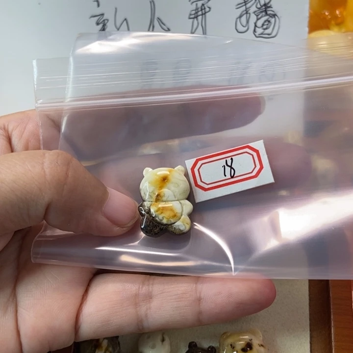 老***z琥珀未镶嵌珠宝奇石
