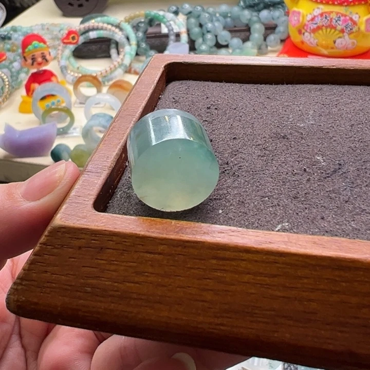 L***.定制翡翠未镶嵌翡翠吊坠