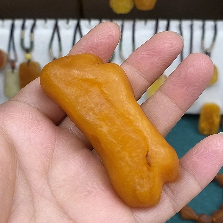 大***猫蜜蜡未镶嵌珠宝奇石15