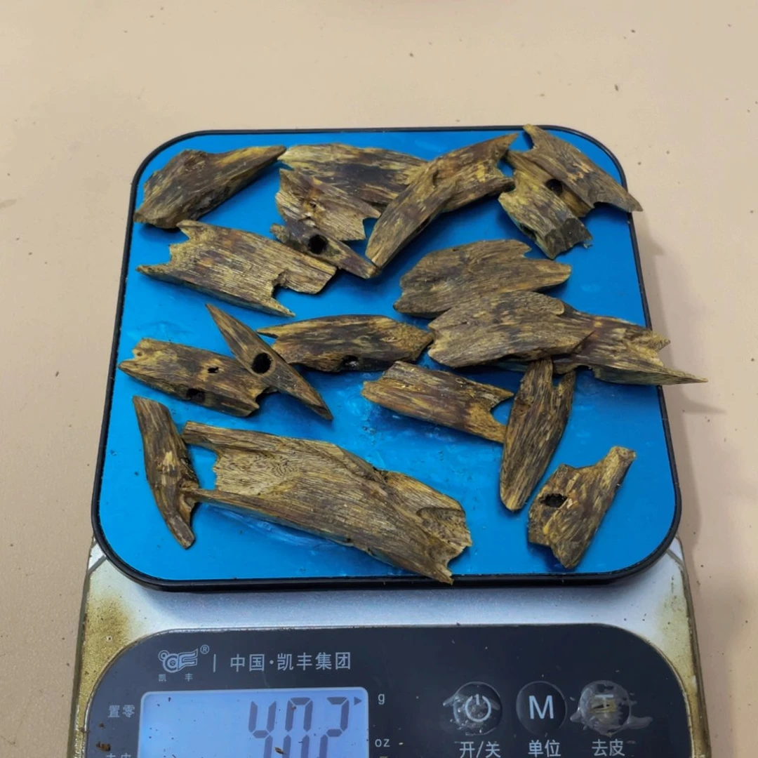 沉香木摆件?****千里香块料40克