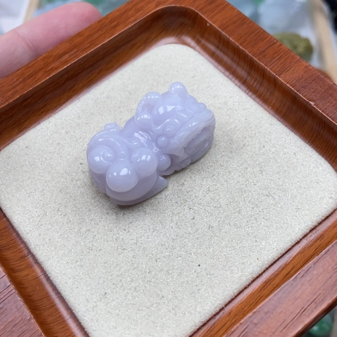 翡翠未镶嵌颈饰霸王