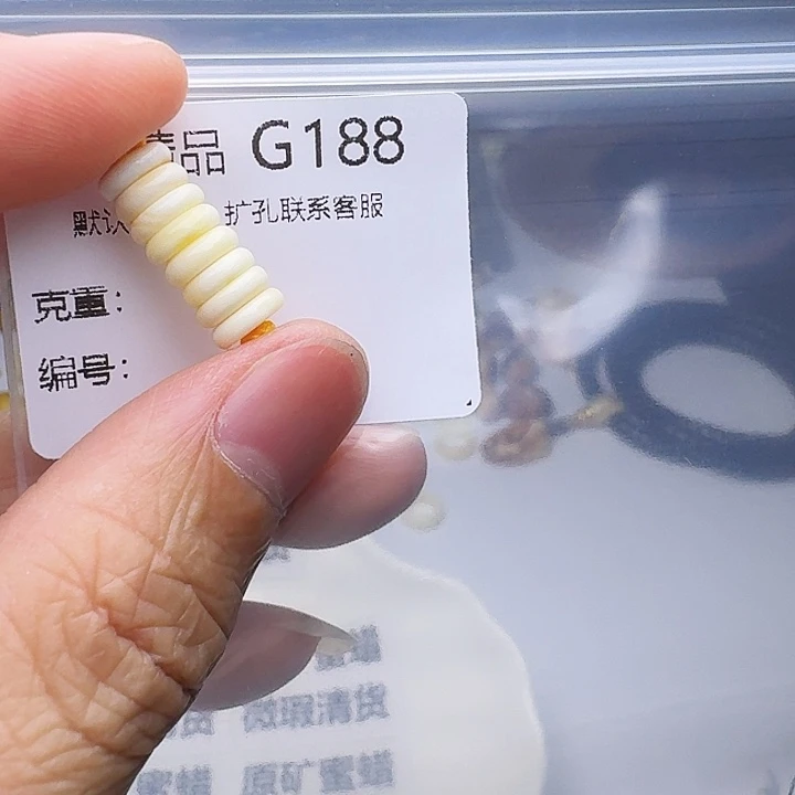 琥珀未镶嵌裸石琥珀