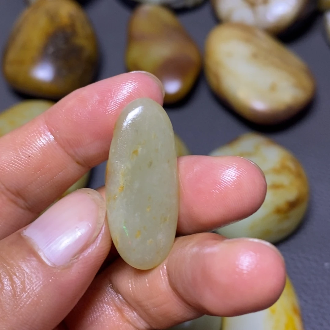 未镶嵌和田玉（糖玉）挂件