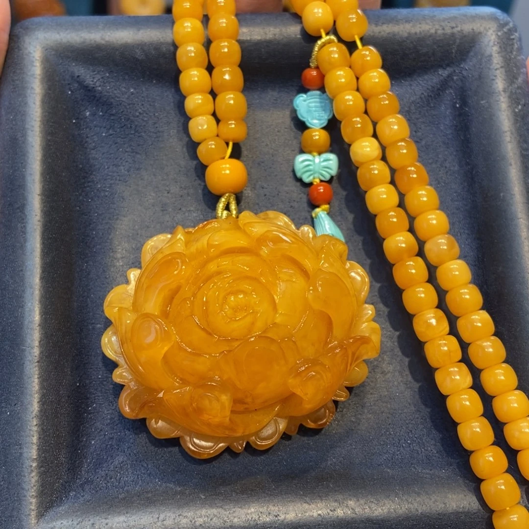 琥珀未镶嵌颈饰蜜蜡