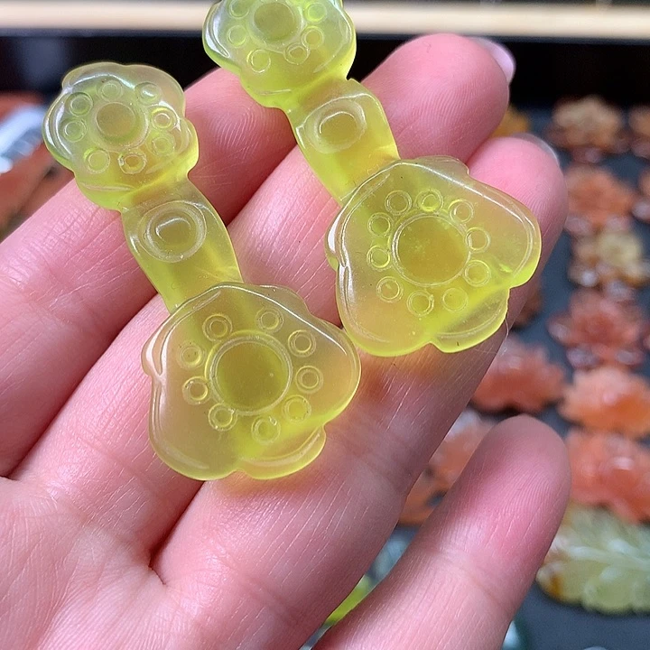 未镶嵌蛇纹石玉耳饰