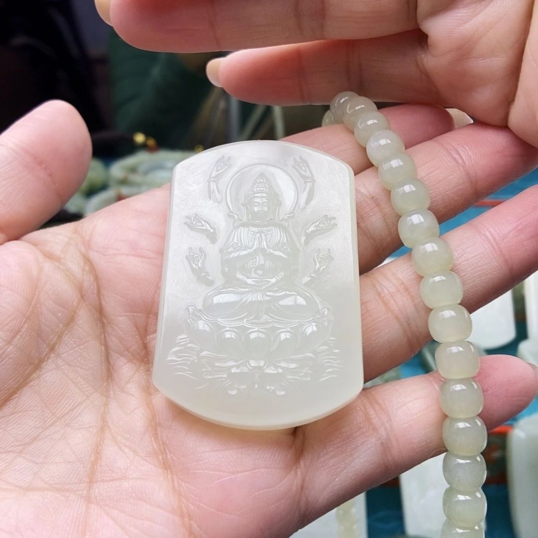 阿***飞和田玉未镶嵌颈饰