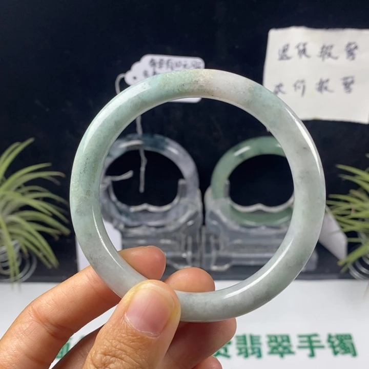 翡翠未镶嵌手镯15号。56.5圈