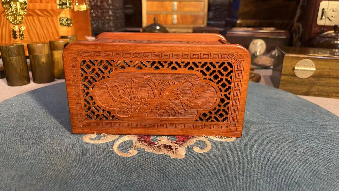 缅甸花梨镂空纸巾盒