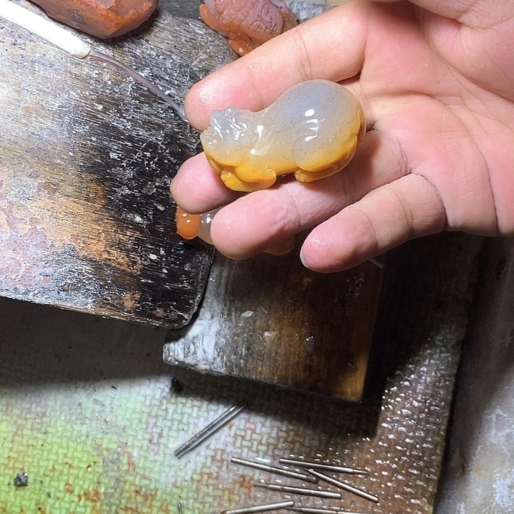 石英质玉（黄龙玉）未镶嵌车挂