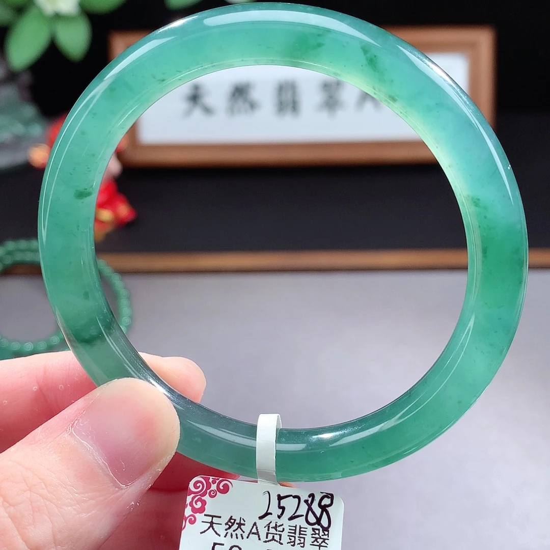 未镶嵌手镯（圆镯）翡翠