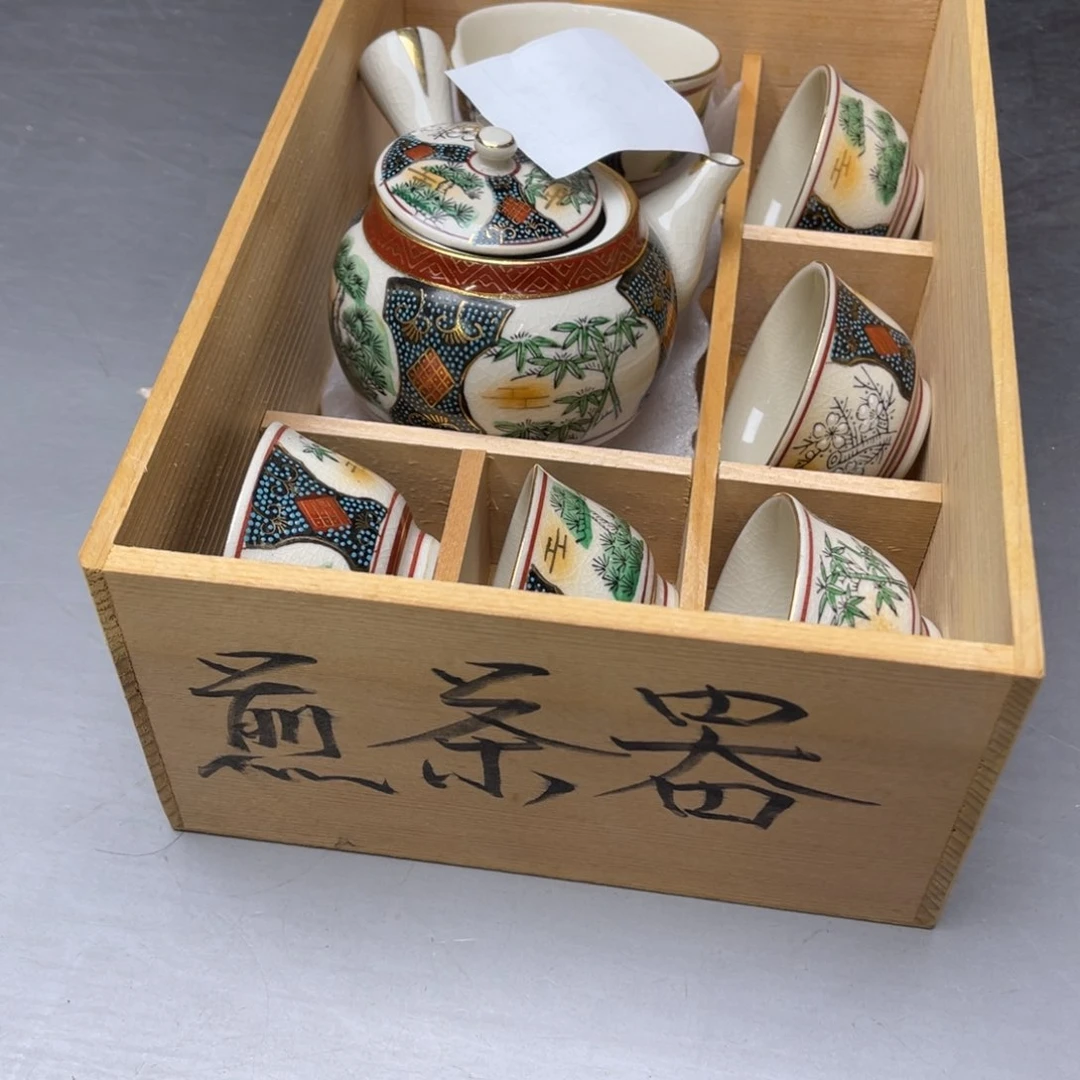 瓷片元****?密密麻麻地排列着一个