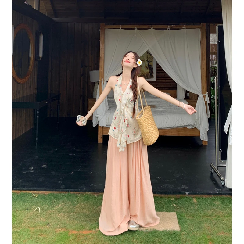 夏季云南旅游度假穿搭多巴胺挂脖碎花吊带上衣宽松阔腿拖地裤套装