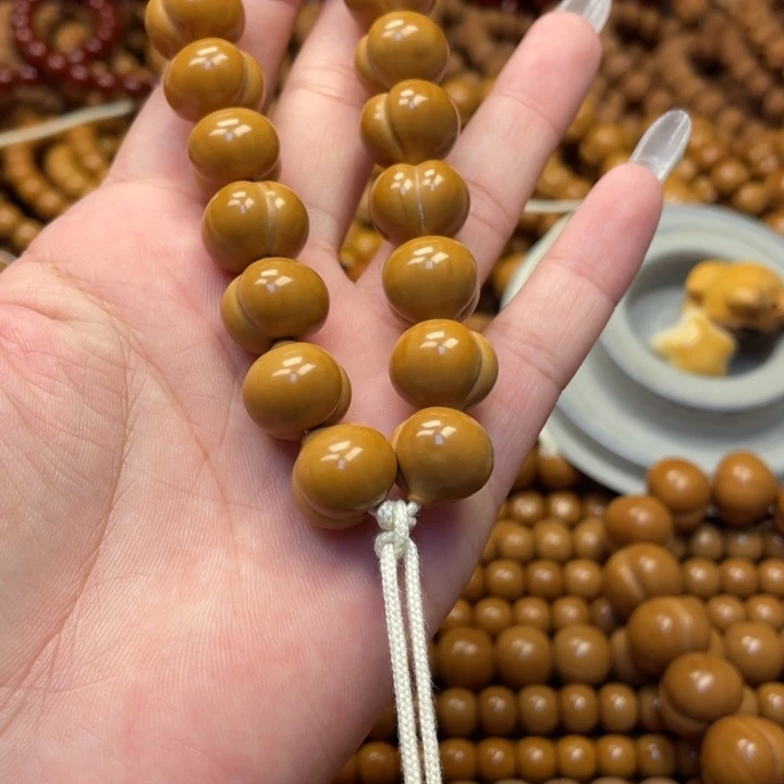 打***硬核桃微瑕亮面屁桃手持