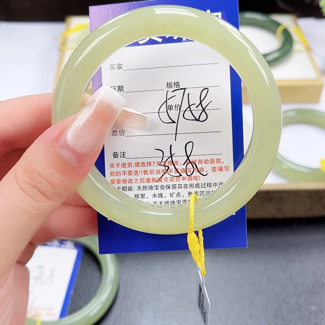 和田玉未镶嵌手镯