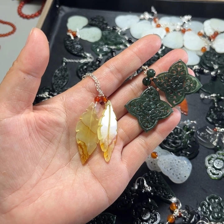 蛇纹石玉合金耳饰