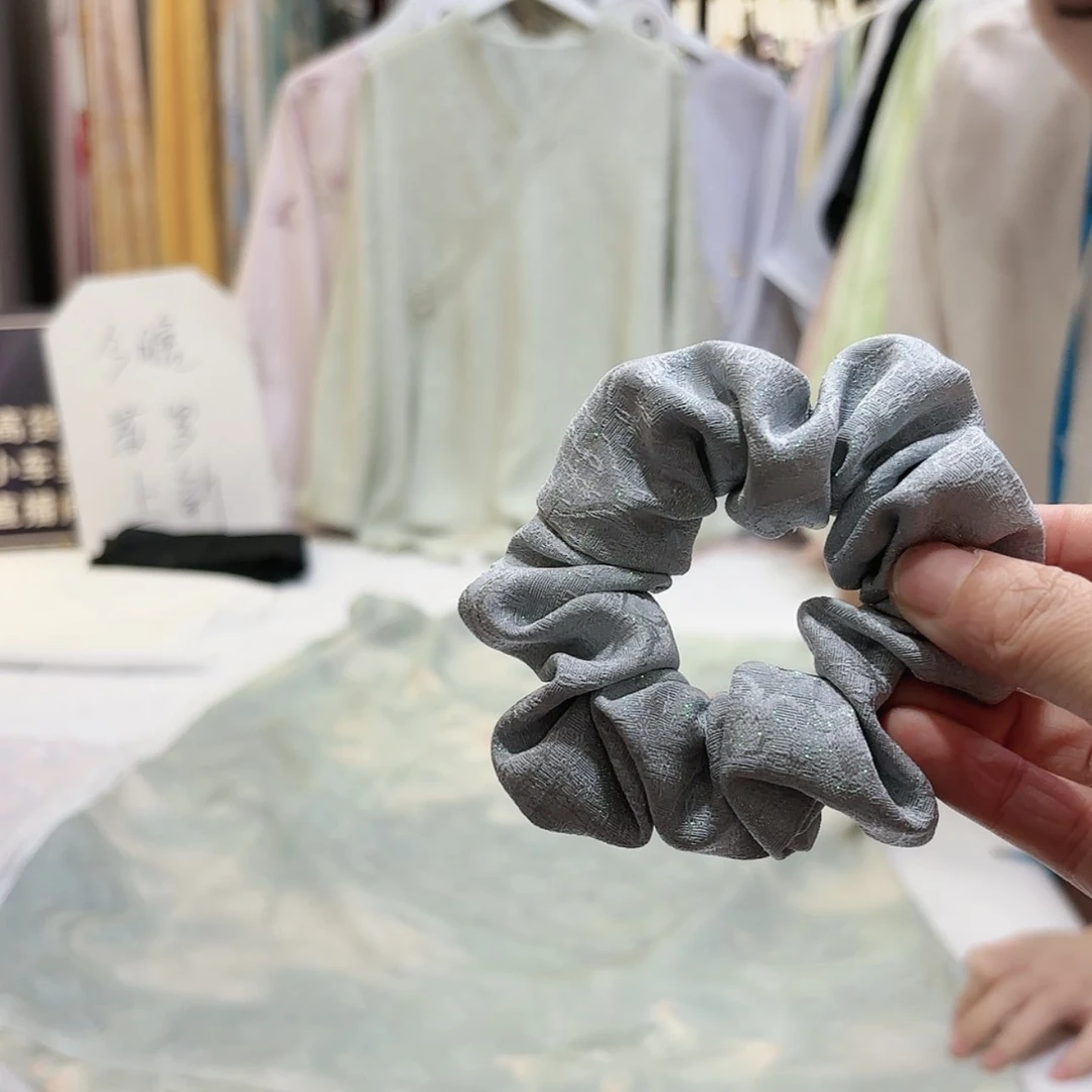 【闪购商品】?***浩苏绣的艺术品是一个人在