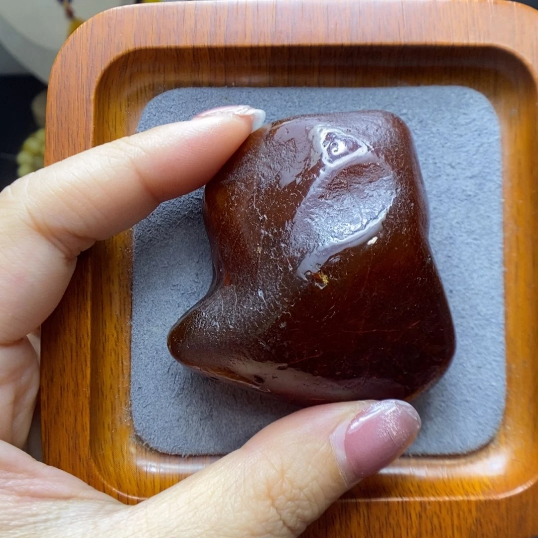 山***人蜜蜡未镶嵌颈饰郎