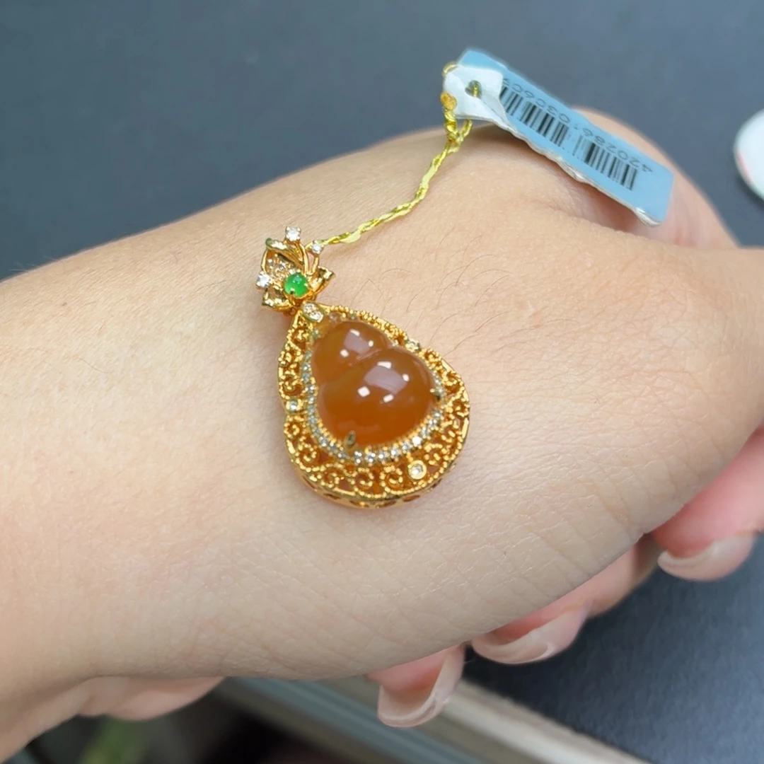 翡翠18K金镶嵌颈饰