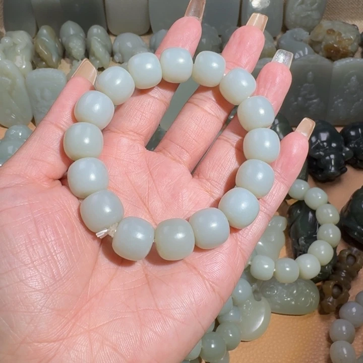 李***面和田玉未镶嵌挂件