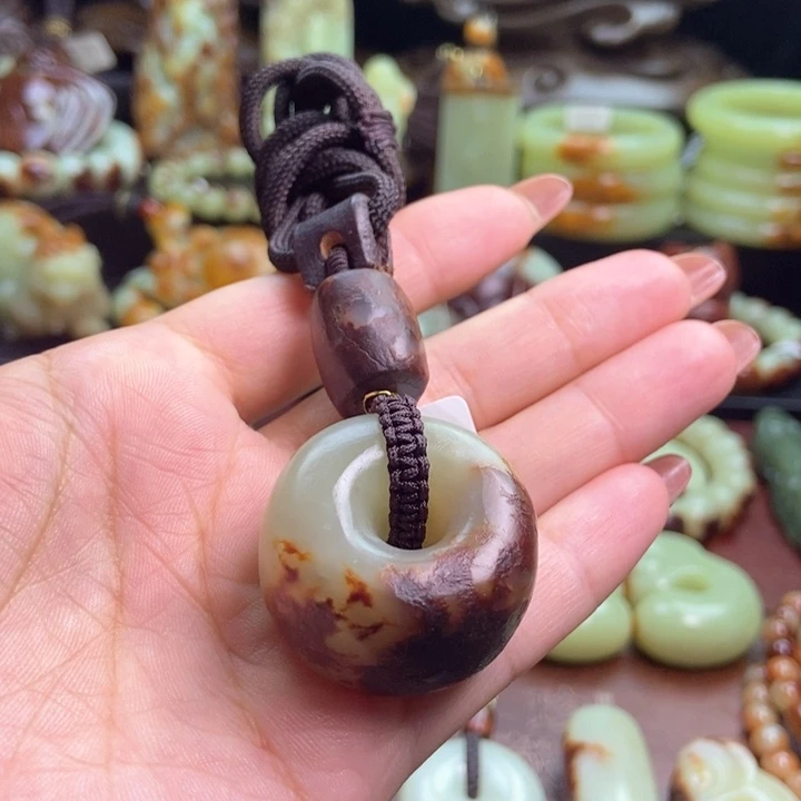 未镶嵌岫岩河磨玉(透闪石质玉)挂件