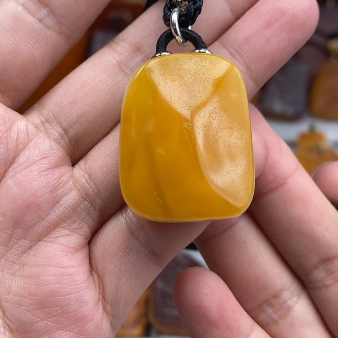 琥珀吊坠(赠链)未镶嵌