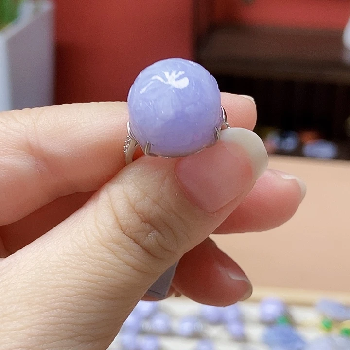 翡翠未镶嵌颈饰戒指