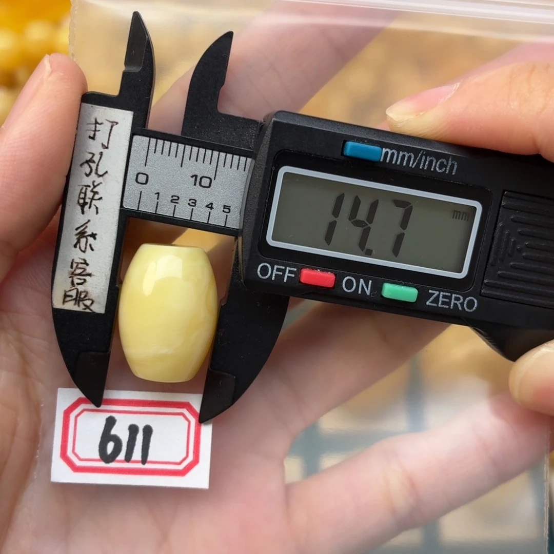 昊***昊裸石蜜蜡未镶嵌微瑕