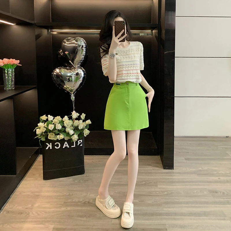 夏季轻熟风穿搭一整套女夏季条纹针织镂空短袖上衣绿色短裙两件套