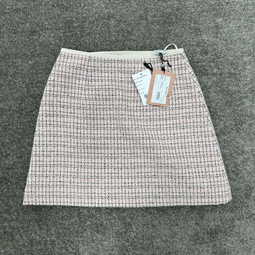 全新未使用 MIU MIU/缪缪 nz粉色珍珠扣口袋羊毛半裙38码10073389