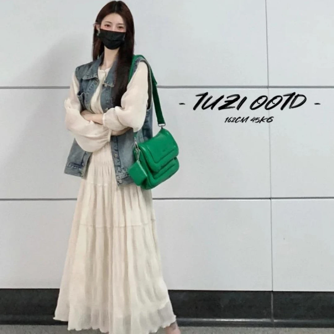 早春穿搭套装2025时尚洋气炸街牛仔马甲上衣连衣裙盐系轻熟两件套