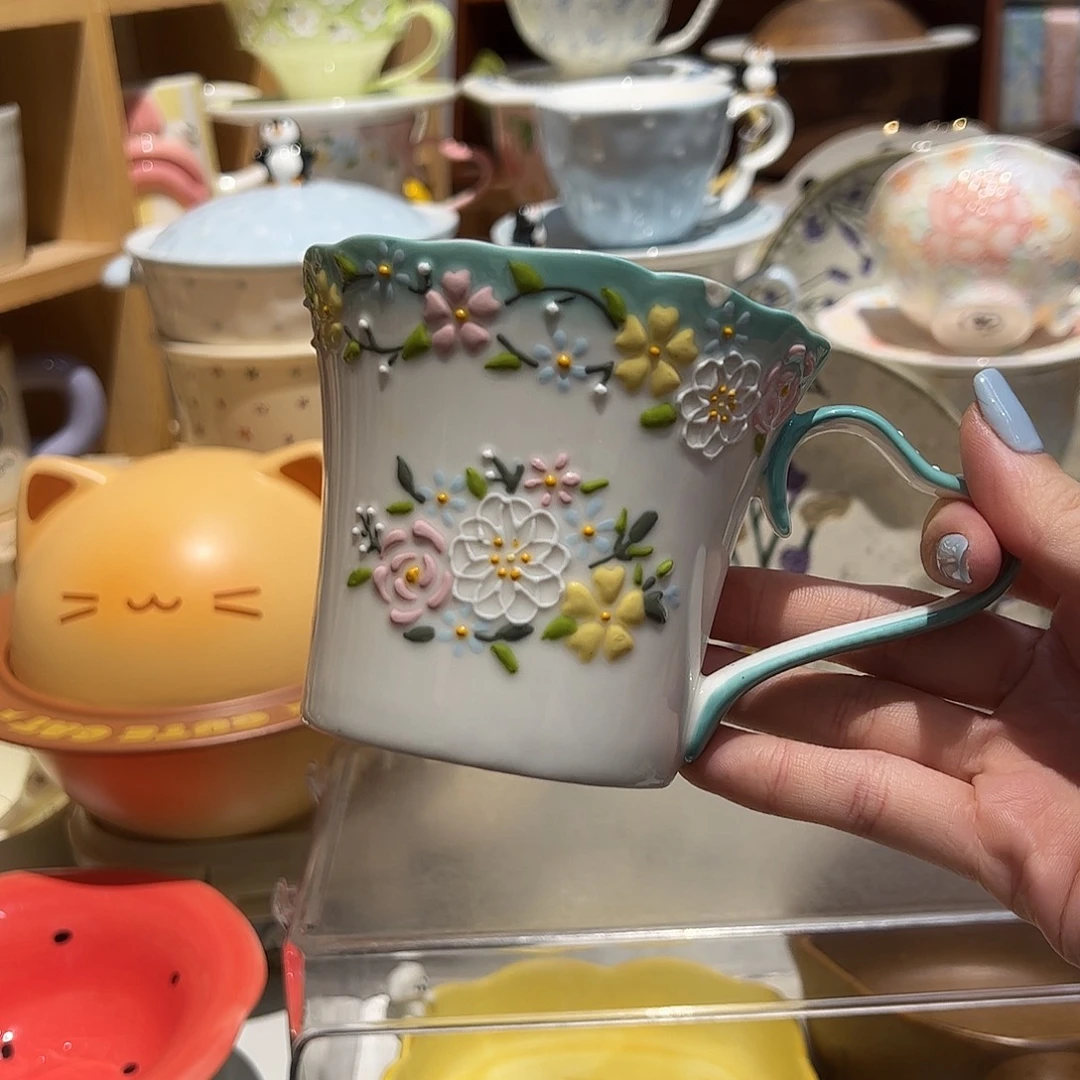 浮雕小花马克杯300ml