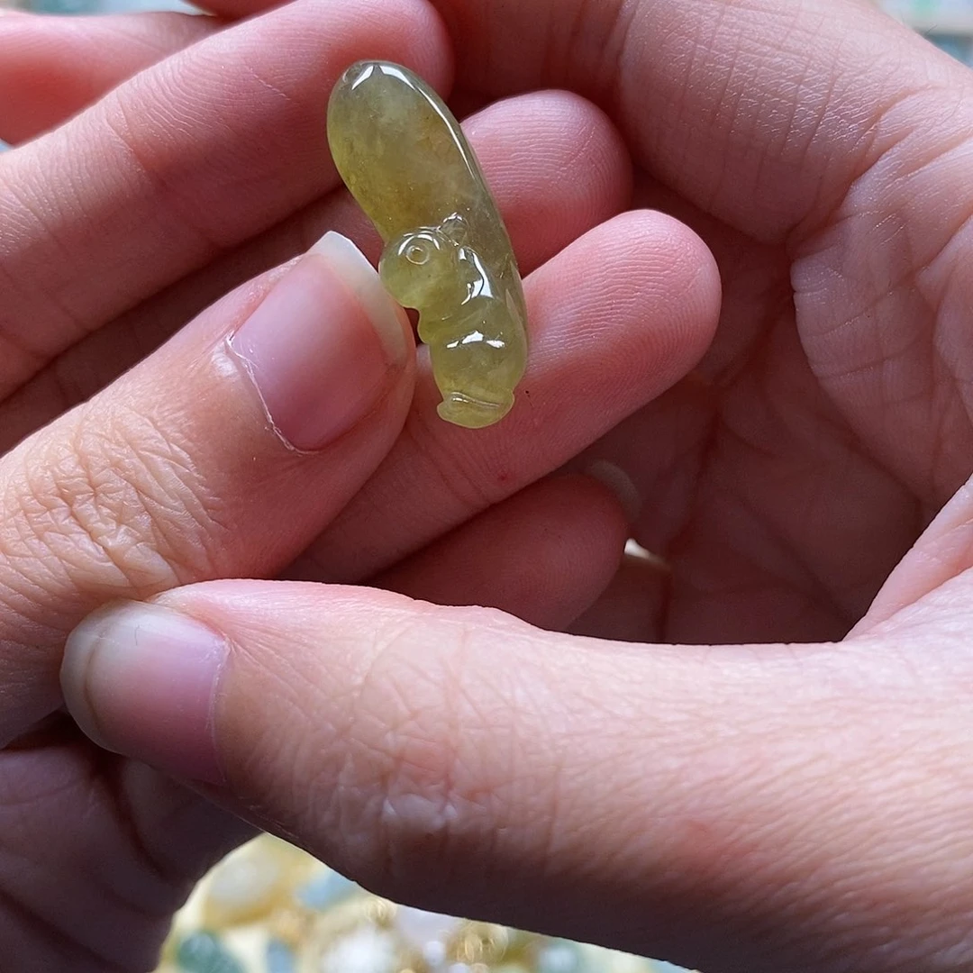 翡翠颈饰未镶嵌闪