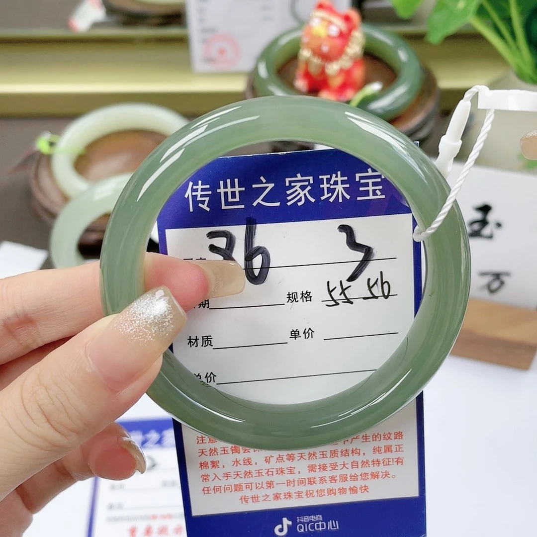 【闪购商品】未镶嵌手镯和田玉