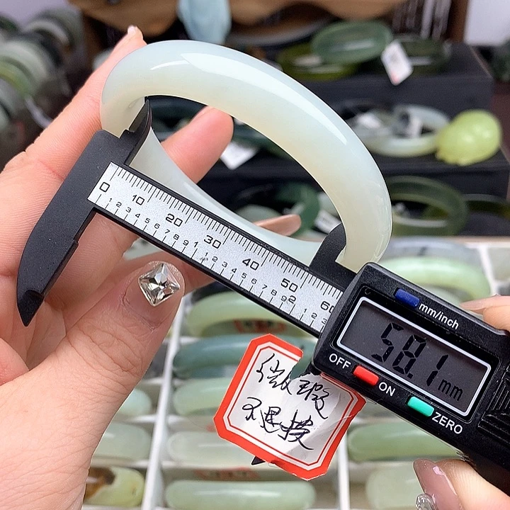 蛇纹石玉手镯未镶嵌507