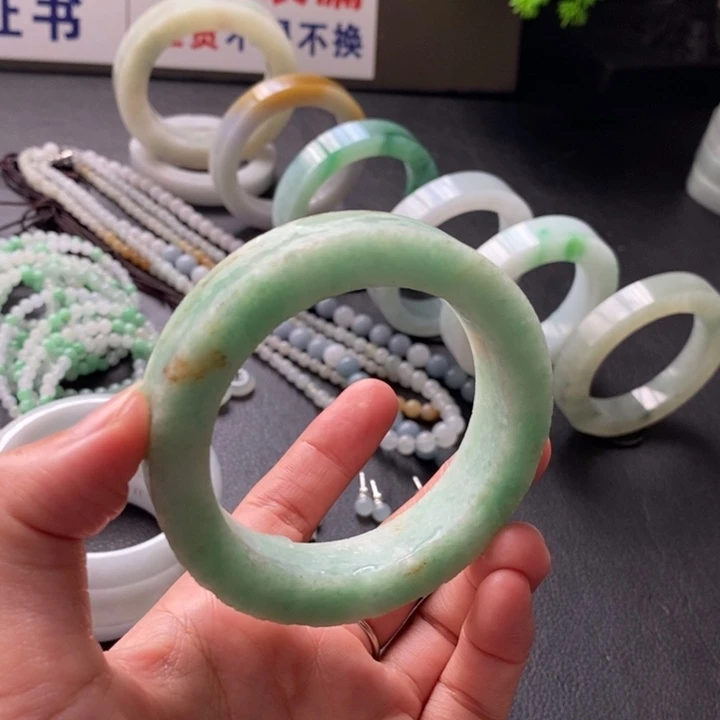 未镶嵌翡翠手镯定制翡翠
