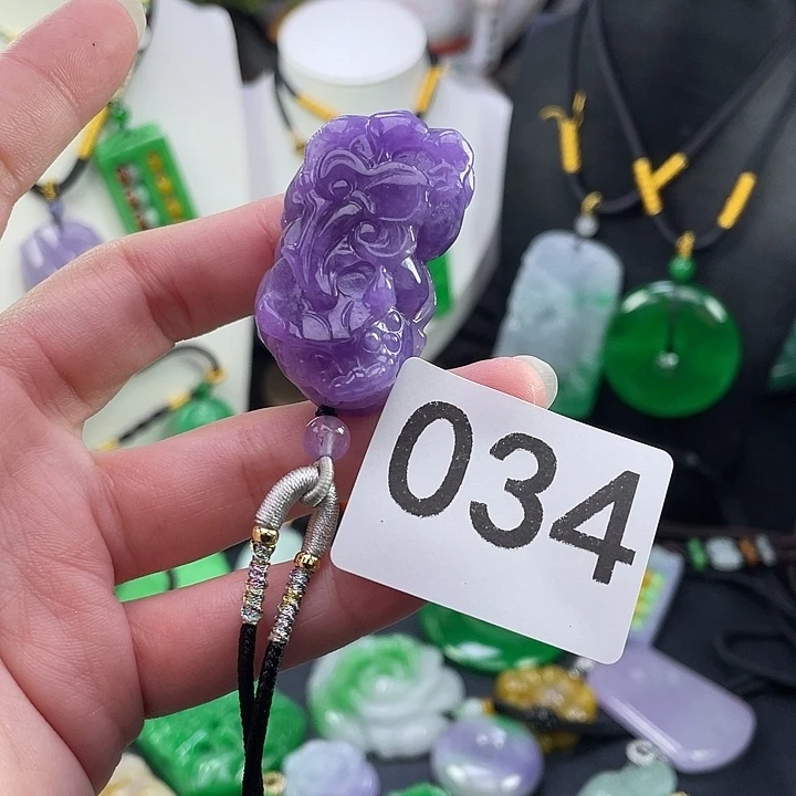 翡翠未镶嵌吊坠(赠链)