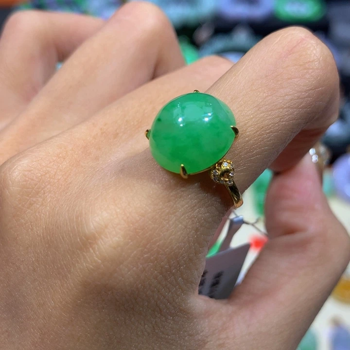 翡翠18K金镶嵌颈饰翡翠