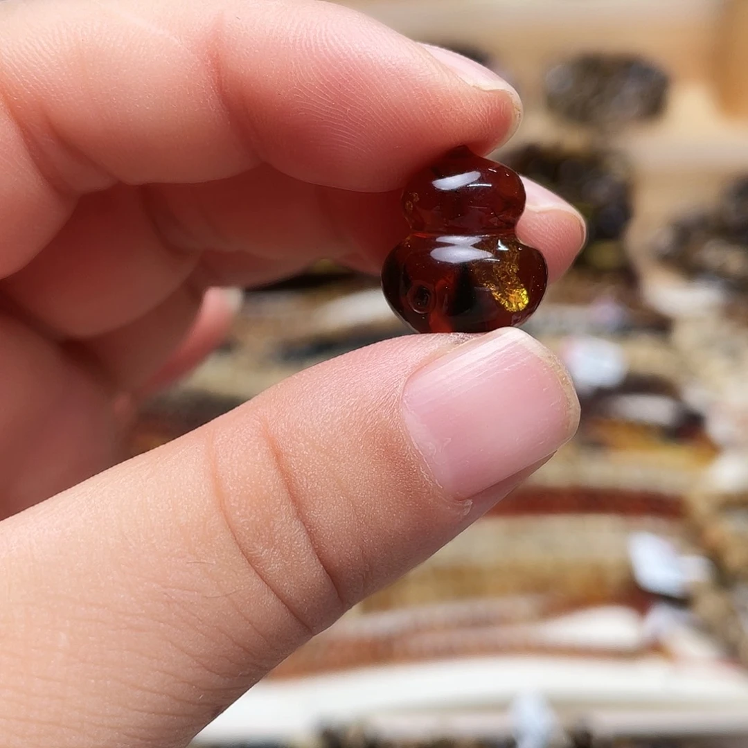 w***n未镶嵌琥珀裸石大