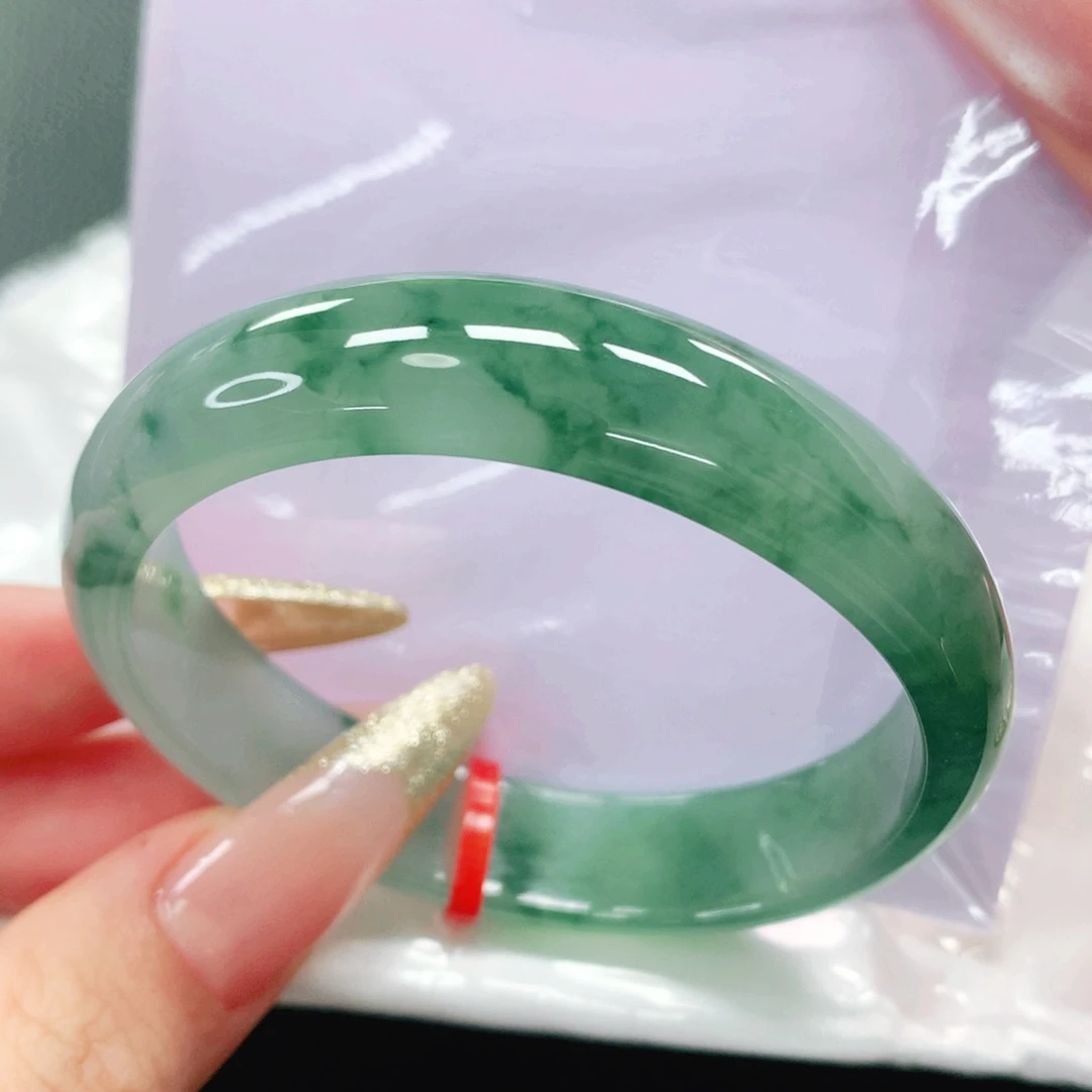 翡翠手镯未镶嵌56贵