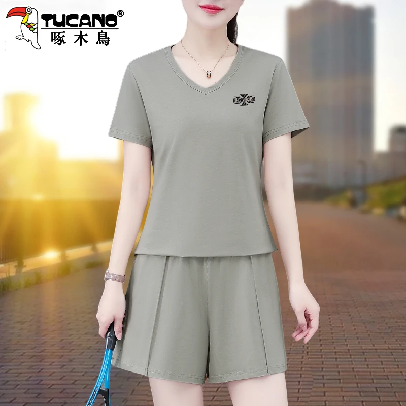 啄木鸟时尚运动套装女夏季2025新款中老年妈妈v领短袖短裤休闲服
