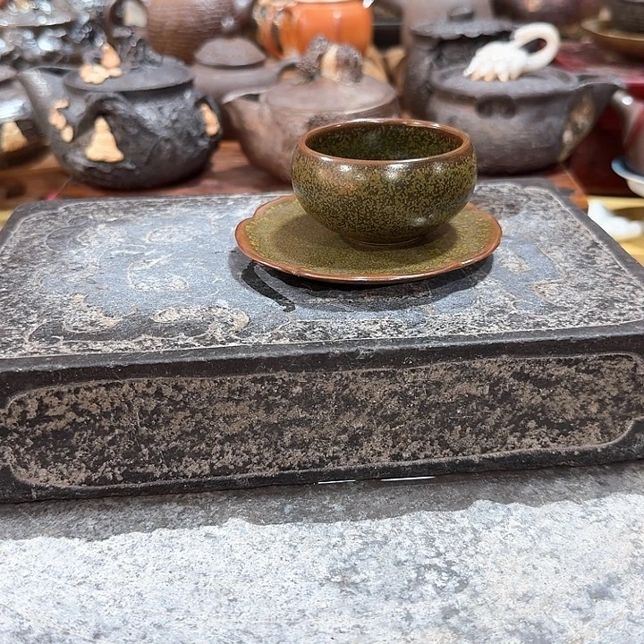 主人杯一个，瓷。。品茗