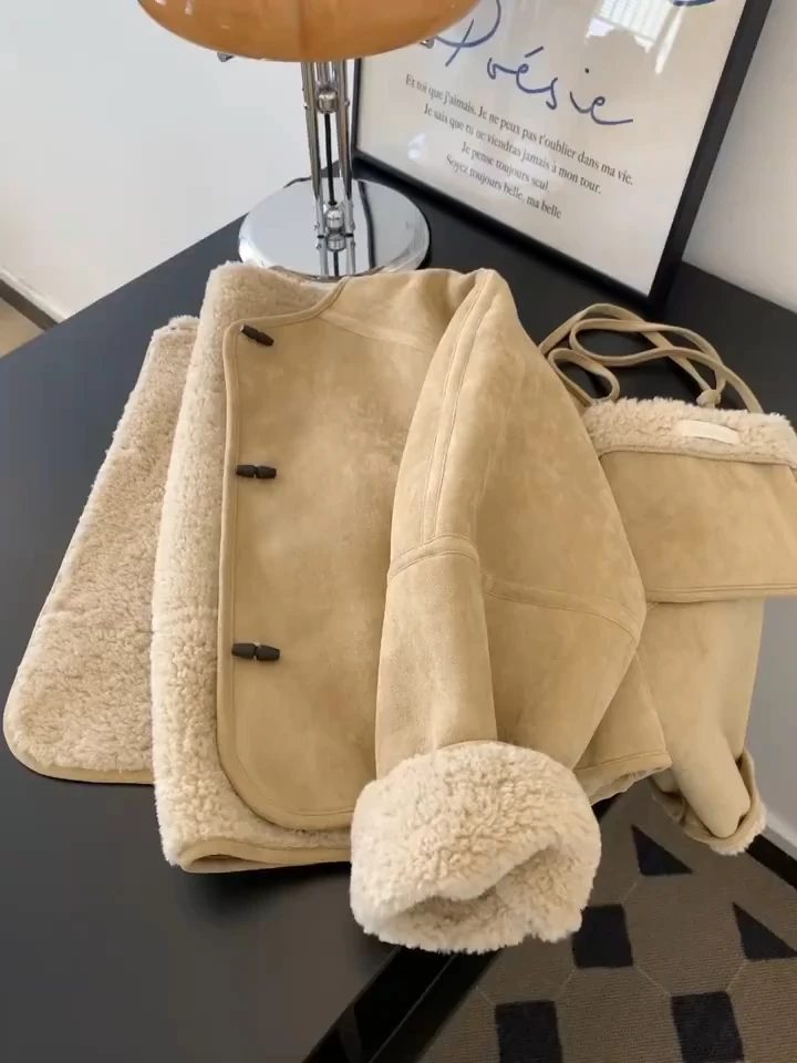 复古卡其色圆领牛角扣皮毛一体外套女秋冬设计感休闲百搭夹克上衣