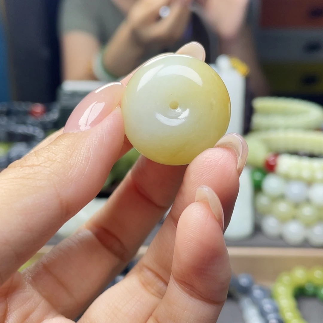 颈饰未镶嵌和田玉（糖玉）