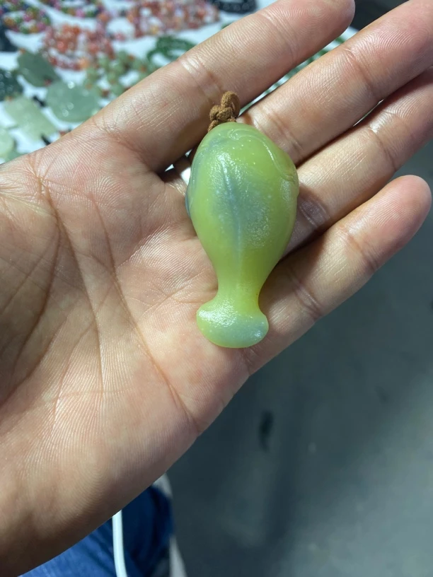 天然和田玉黄口鱼吊坠